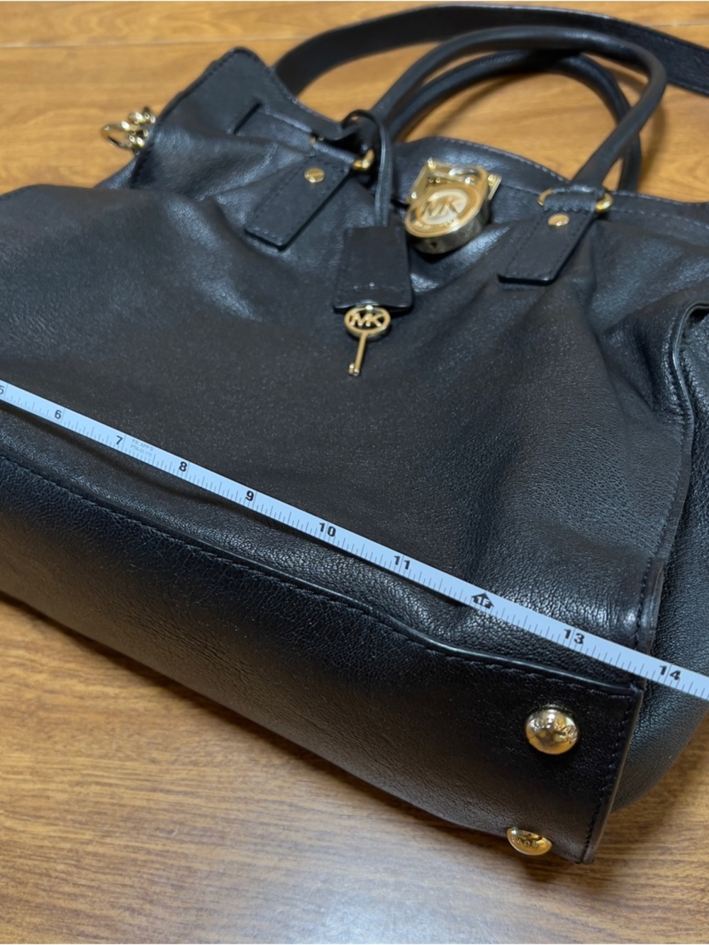 Michael Kors Hamilton Black Leather Goldtone Hardware Large Luggage Shoulder Bag - Picture 10 of 12